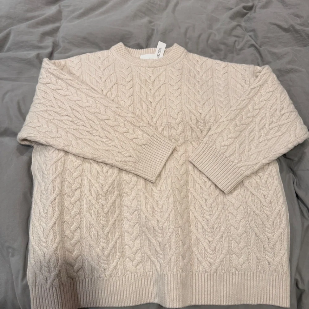 Aritzia Cream Cable Knit Sweater - Picture 4 of 6